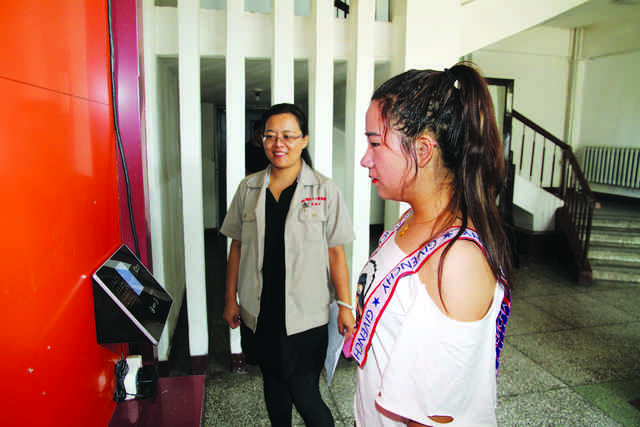 為加強(qiáng)公司機(jī)關(guān)基礎(chǔ)管理，公司機(jī)關(guān)自本月1日起實(shí)行考勤刷臉管理制度